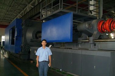Máquina de fabricación plástica de la máquina del moldeo a presión 1000 toneladas para el material del pvc