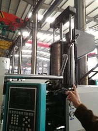 máquina auto del moldeo a presión del poder clasificado 4KW 12 toneladas para los productos de la inyección