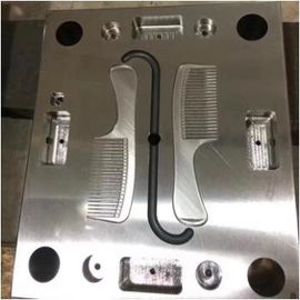Herramienta plástica/2 máquinas que moldean del moldeo a presión del peine de la inyección auto de las cavidades